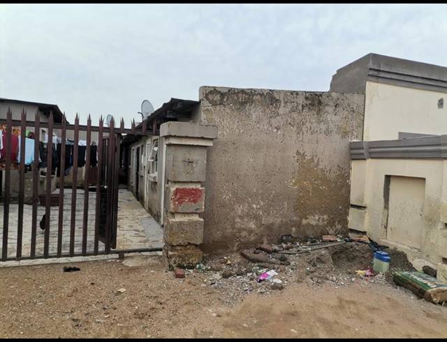 7 BEDROOM HOUSE FOR SALE IN TEMBISA CENTRAL